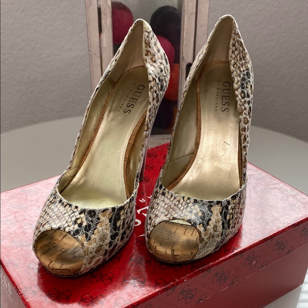 Guess Cream and Black Peep-toe Pumps